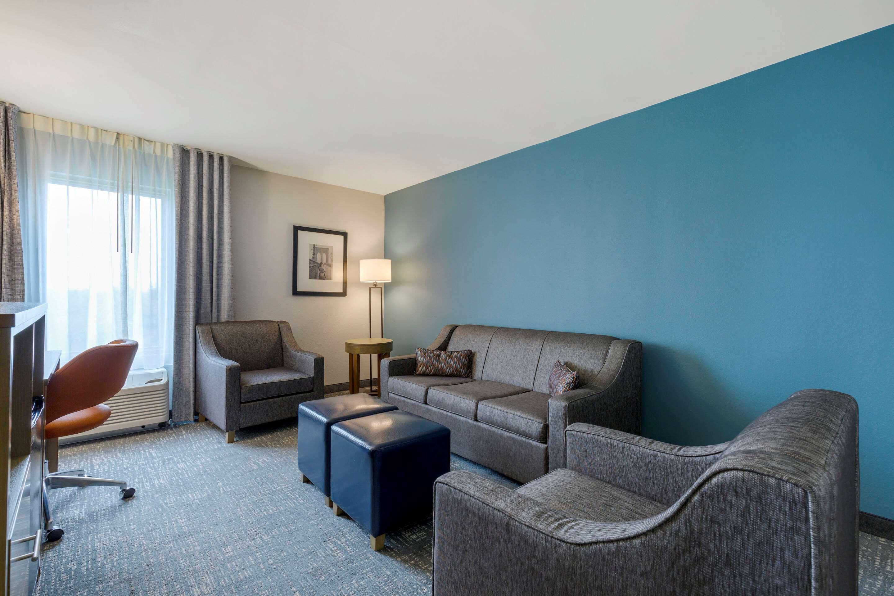 Comfort Inn & Suites Alexandria West Extérieur photo