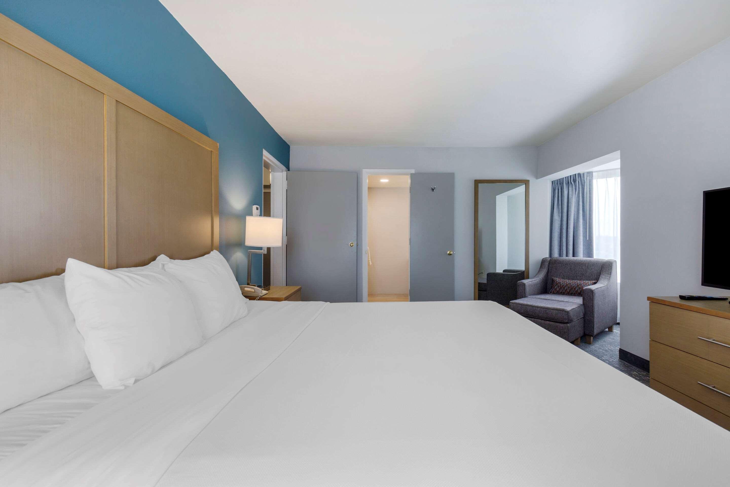 Comfort Inn & Suites Alexandria West Extérieur photo