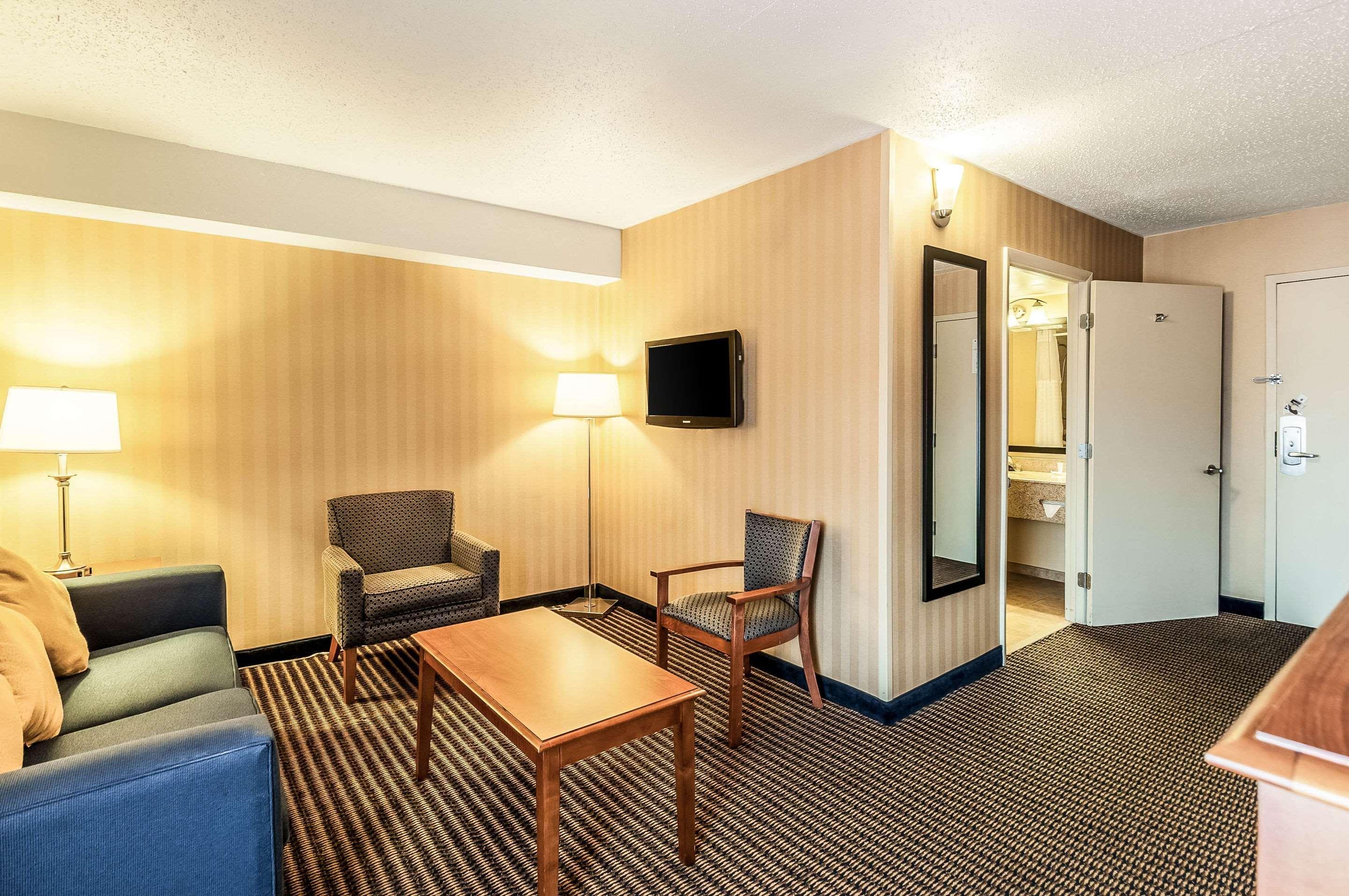 Comfort Inn & Suites Alexandria West Extérieur photo